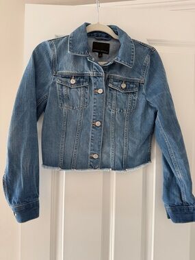 Cropped Banana Republic Blue Denim Jean Jacket w/  Button Front & Frayed Detail